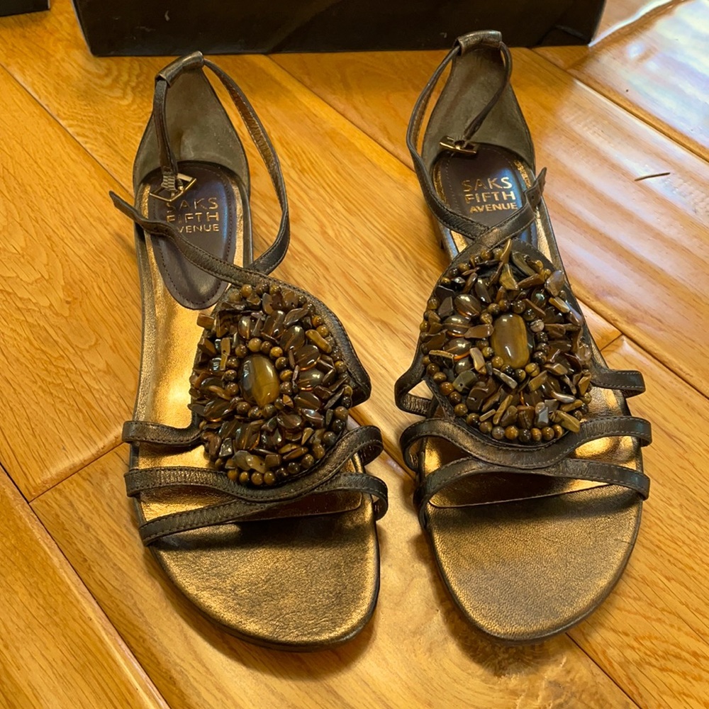 Saks Fifth Avenue Gorgeous Flats 😍😍 Size 8M.